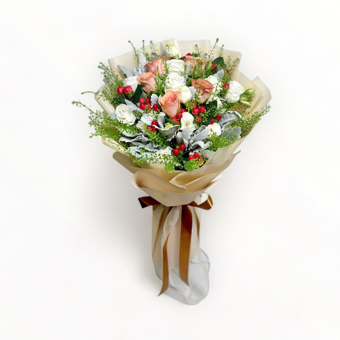bouquet-eustoma-roses-hypericum- silver-leaves-greenbell