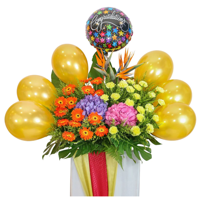 flowerstand-metallic-gold-foil-balloons-birds-of-paradise-various-flowers-zoomed