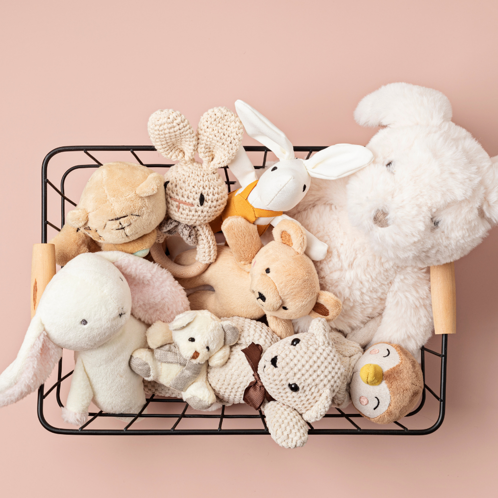 Plush-Toys-&-Flowers-in-basket