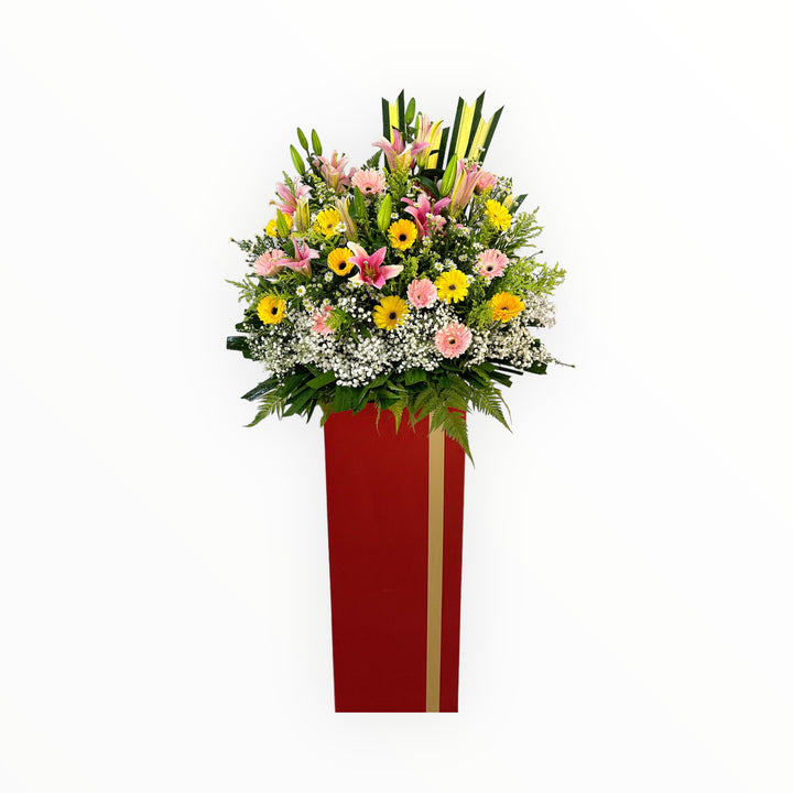 flowerstand-lily-gerbera-pheonix-babys-breath-pandanus-leaf-with-white-background
