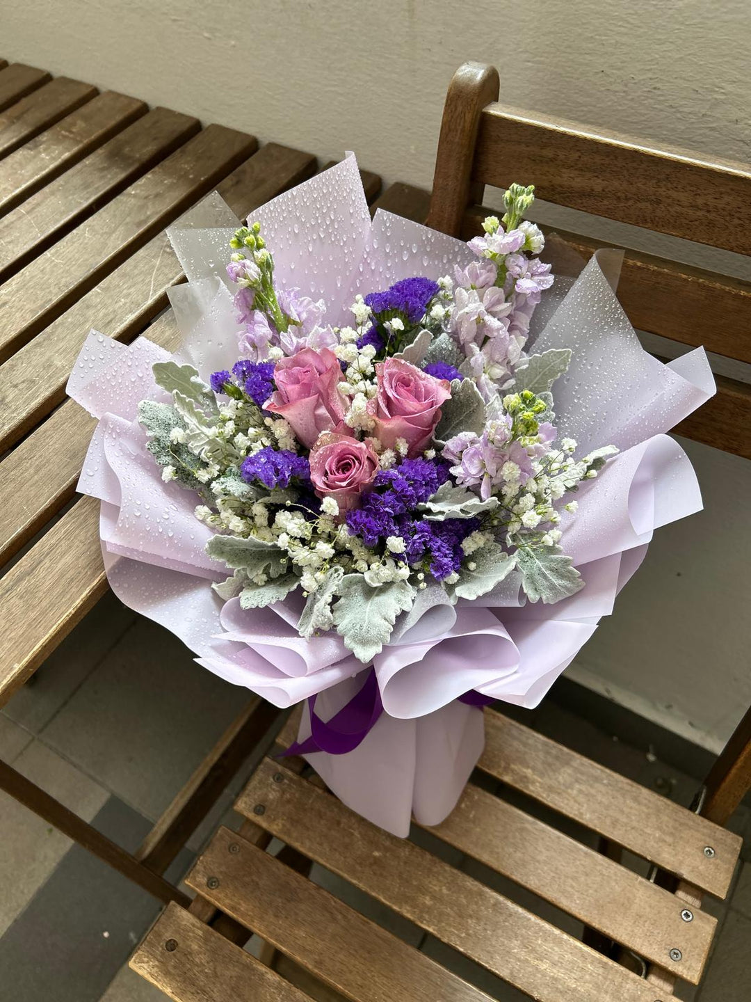 Ready-made roses and matthiola bouquet FLORAMOMENTS.SG | Express Florist Delivery Singapore