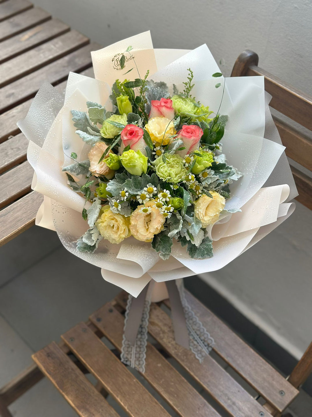 Ready-made bouquet FLORAMOMENTS.SG | Express Florist Delivery Singapore
