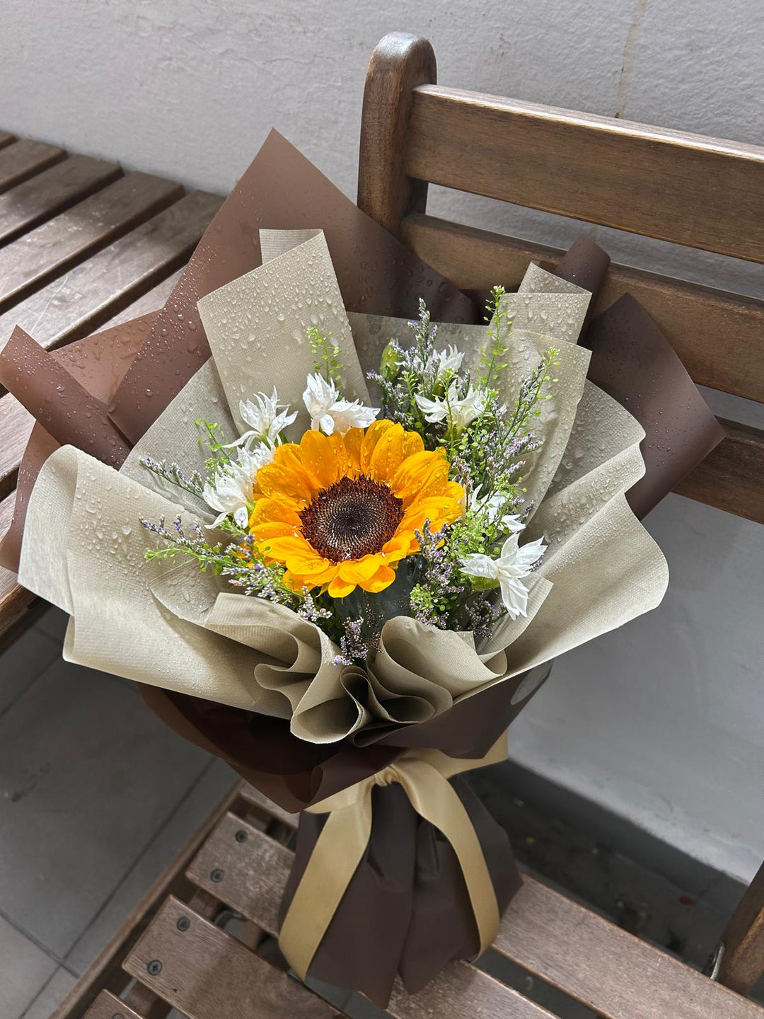 Ready-made sunflower bouquet FLORAMOMENTS.SG | Express Florist Delivery Singapore