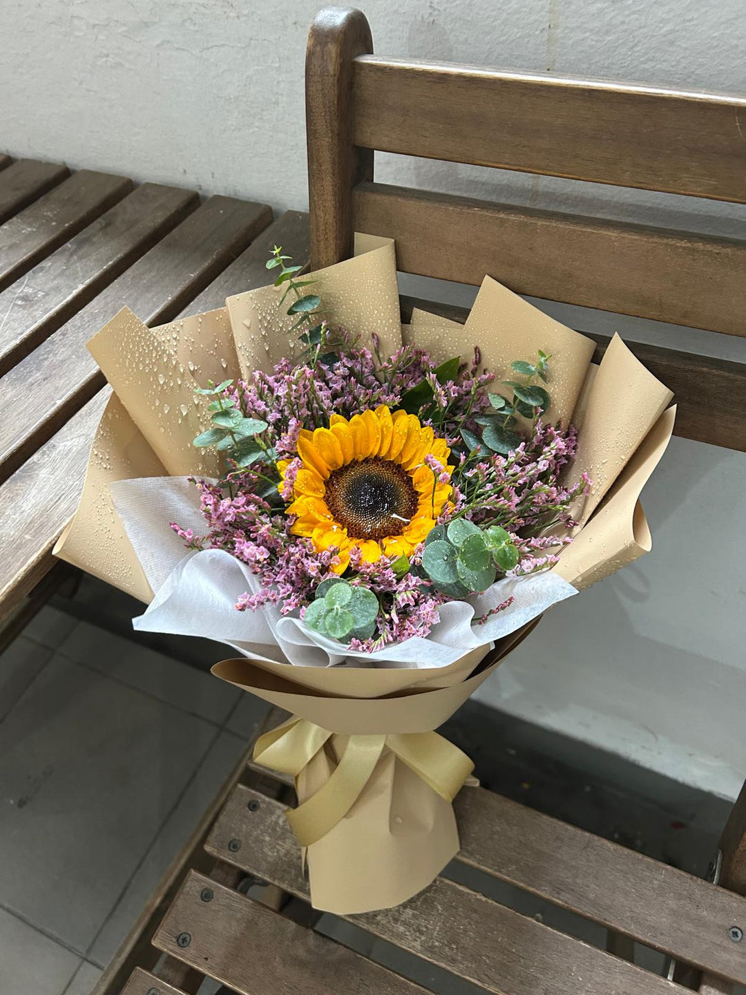 Ready-made sunflower bouquet FLORAMOMENTS.SG | Express Florist Delivery Singapore