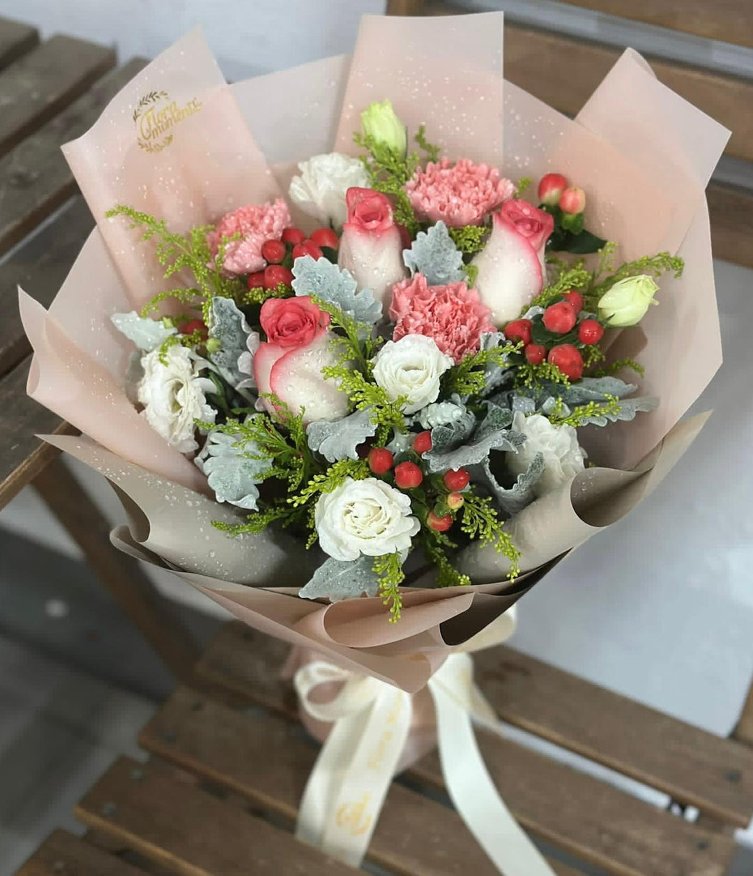 Customized roses bouquet FLORAMOMENTS.SG | Express Florist Delivery Singapore