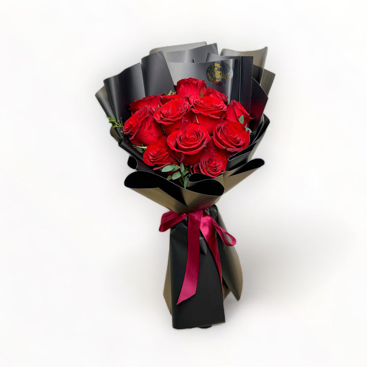 bouquet-of-12-stalks-red-roses-wrapped-in-black-front