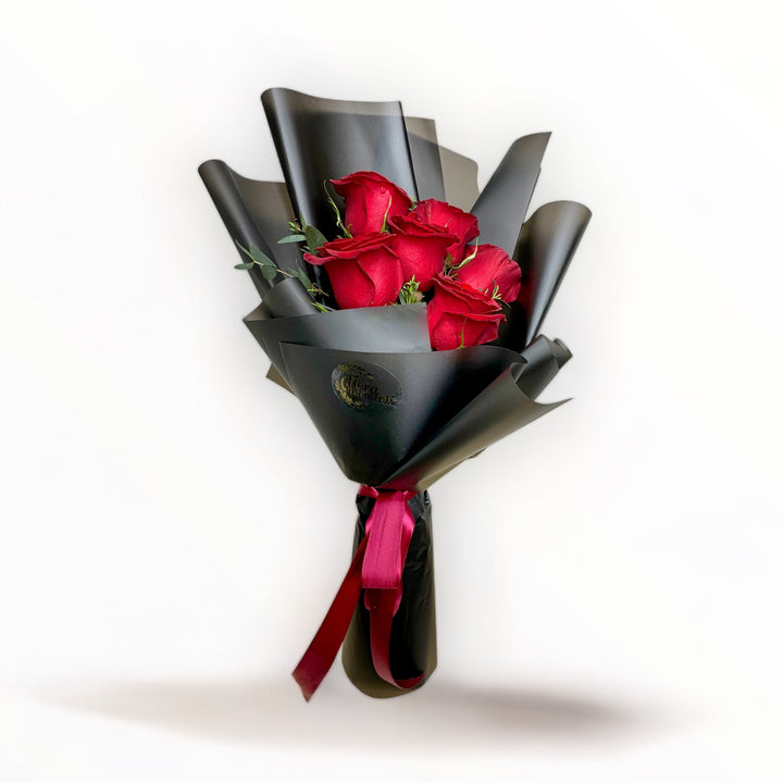 bouquet-of-6-stalks-red-roses-wrapped-in-black-front