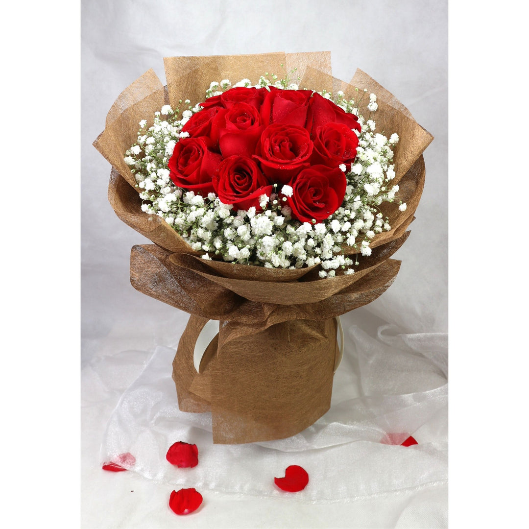 bouquet-red-rose-and-baby_s-breath-in-brown-fiber-front