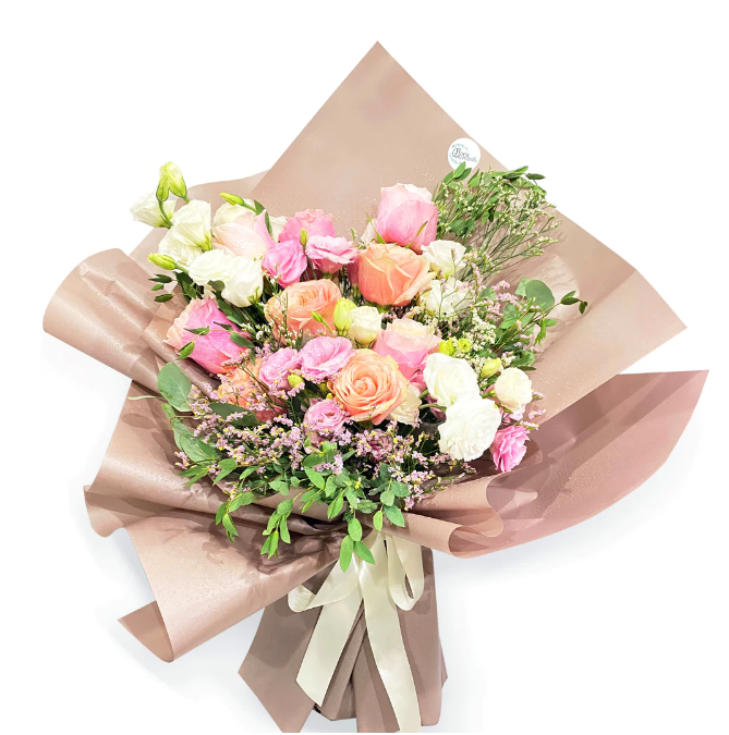 flowerboquet-roses-eustoma-caspia-mini-eucalyptus-cream-ribbon-with-white-background