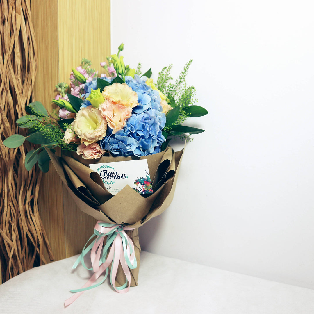 flowerbouquet-hydrangeas-carnation-eustoma-matthiola-eucalyptus-greenbell-front