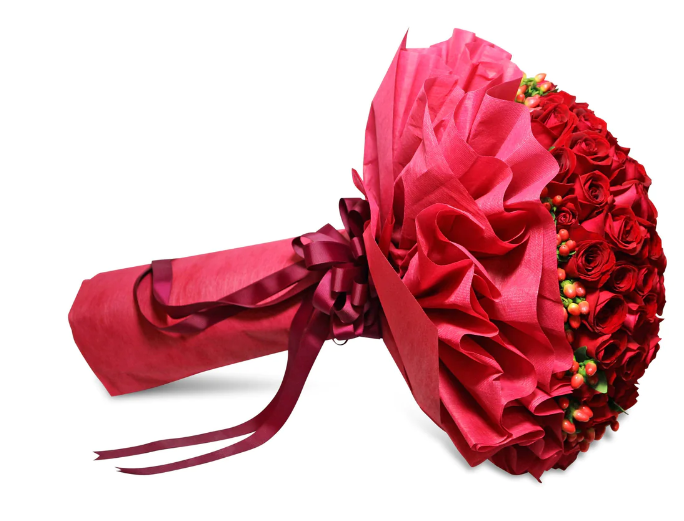 flowerbouquet-ninety-nine-red-roses-red-hypericum-side