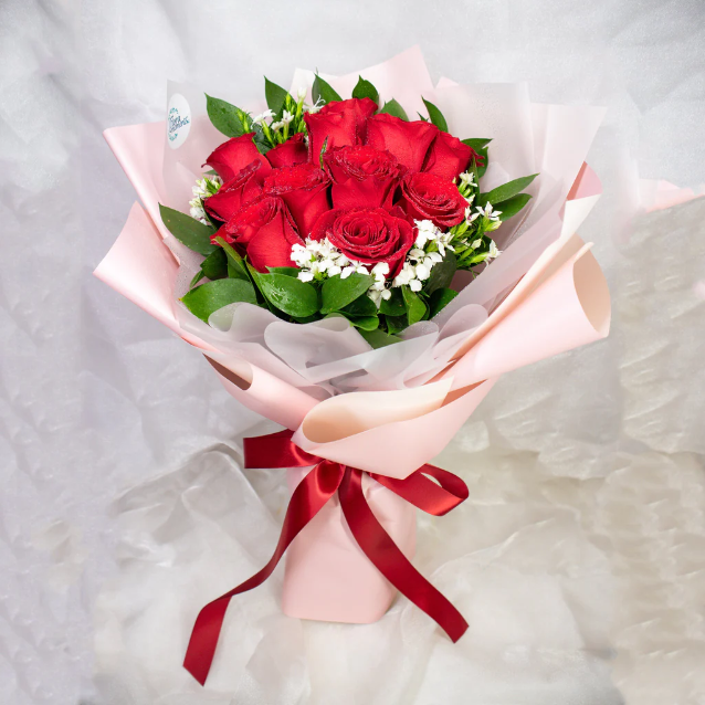 flowerbouquet-roses-sweet-williams-ruscus-pink-wrapper-with-white-background