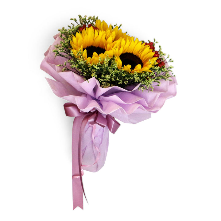 flowerbouquet-sunflower-red-hypericum-caspia-front